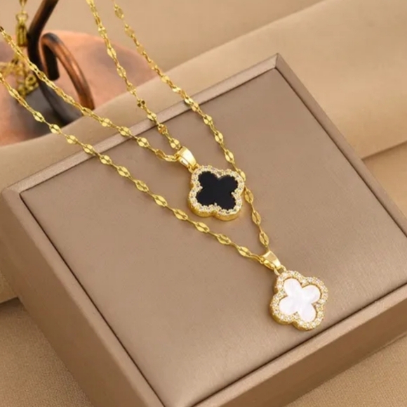 Stainless steel gold tone white clover necklace new - Picture 2 of 2